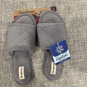 Women’s Dearfoams slippers brand new size large 9-10